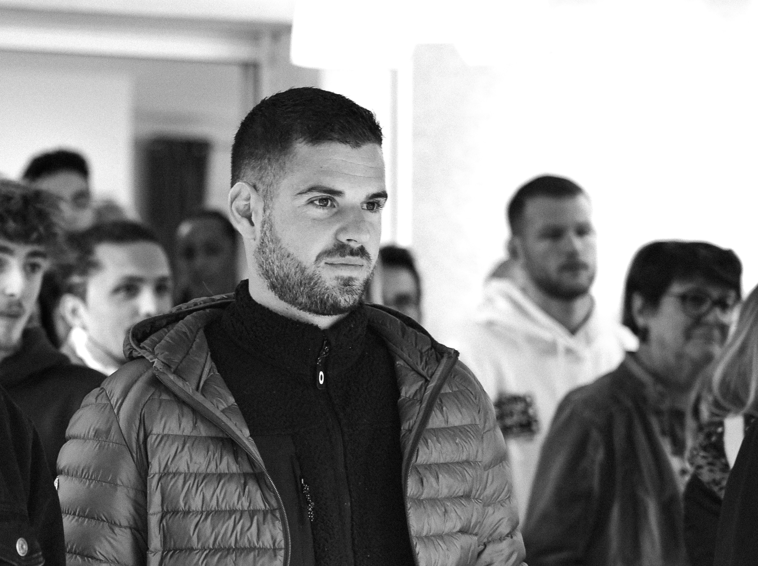 Tom Flenet, entrepreneur du bâtiment, s'est lancé dans le secteur du BTP en créant sa propre entreprise de maçonnerie.